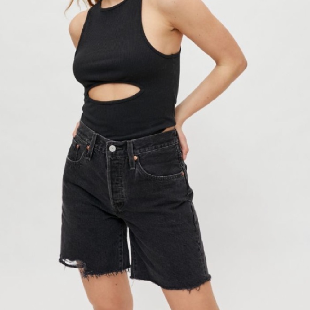 Levi’s 501 mid-thigh denim short